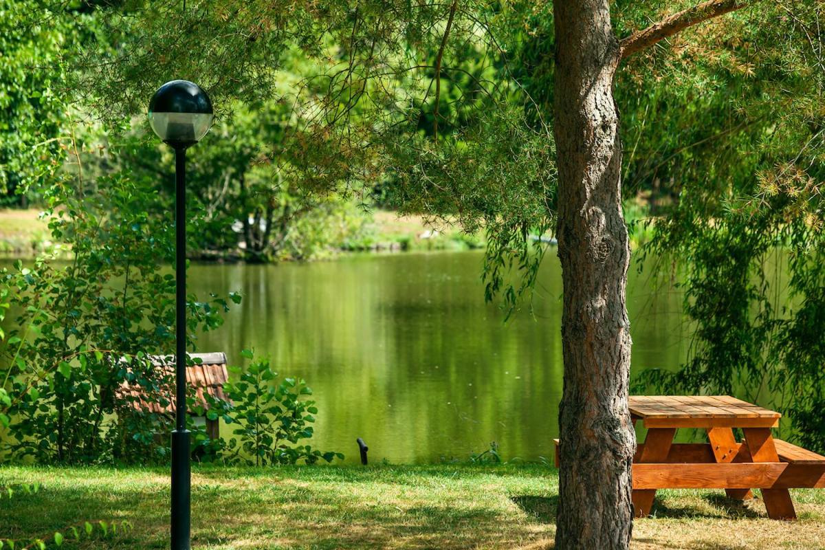 Les Etangs Du Moulin D'Harcy Hotel Lonny Exterior photo